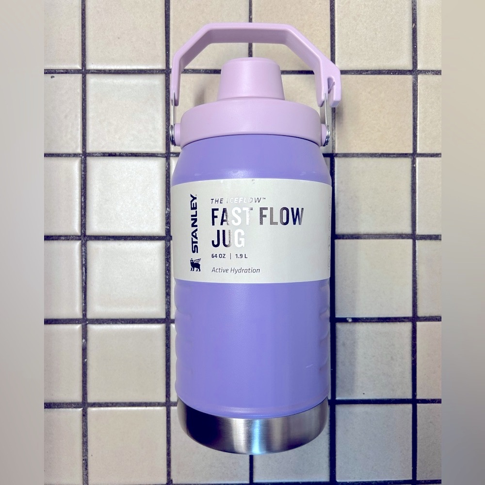 Brand New Stanley IceFlow Fast Flow Lavender Water Jug 64 oz Limited Edition 💜